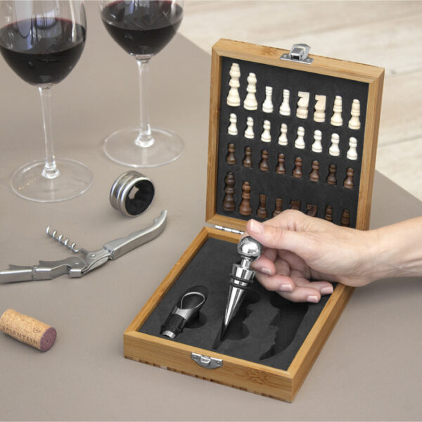 SET DE VINO CON JUEGO DE AJEDREZ "CHESSY" - Image 14